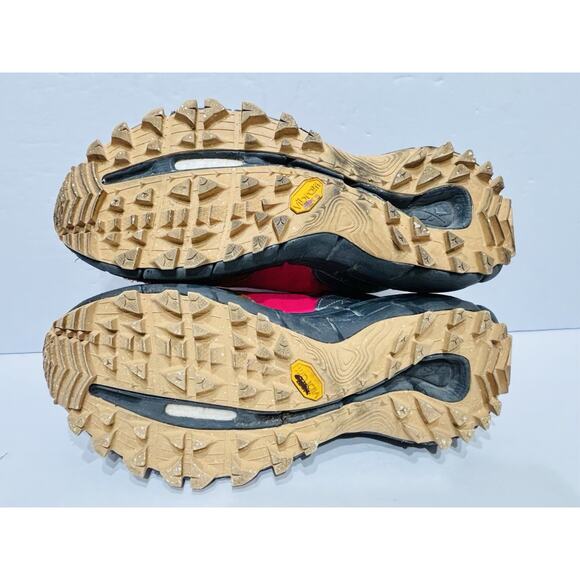 Athletic_Shoes